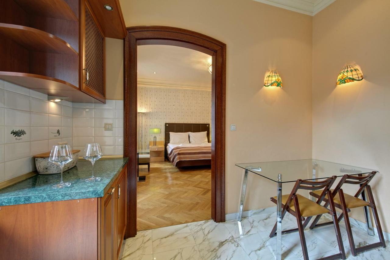 Apartamenty Tessa Jagiellonska คาโตวีตเซ ภายนอก รูปภาพ