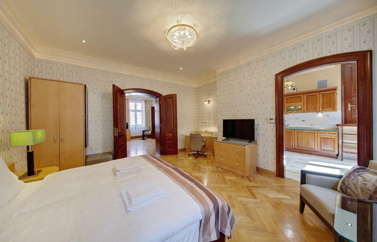 Apartamenty Tessa Jagiellonska คาโตวีตเซ ภายนอก รูปภาพ
